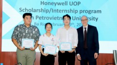Honeywell UOP trao tặng học bổng cho 3 sinh viên xuất sắc PVU