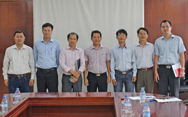 Lãnh đạo trường làm việc với đoàn công tác của Trường Trung cấp Nghề Nam Quảng Nam