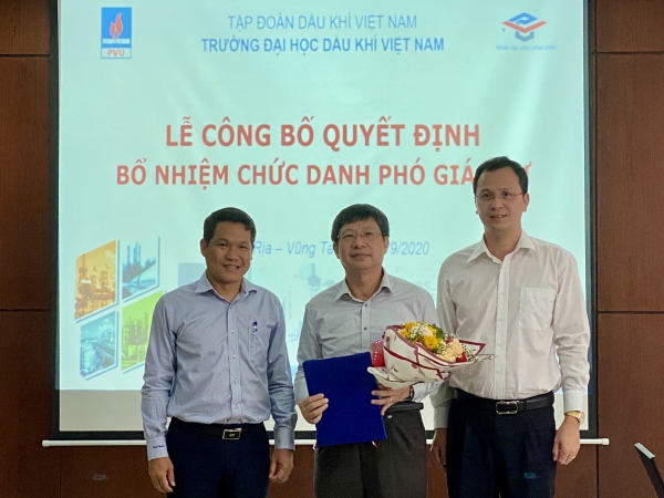 Trao Quyết định bổ nhiệm chức danh Phó Giáo sư cho Tiến sĩ Phạm Huy Giao
