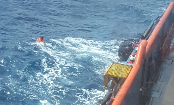 Hành trình cứu 8 ngư dân gặp nạn trên biển của PVEP - POC