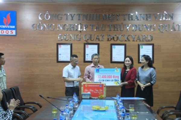Công đoàn Dầu khí Việt Nam tặng quà Tết người lao động BSR và DQS